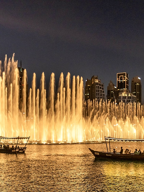 Dubai Fountain Show &amp; Abra Lake Ride Tickets