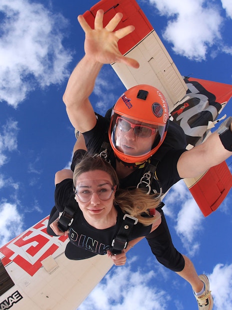 Skydive Dubai: Tandem Skydiving at the Palm Drop Zone