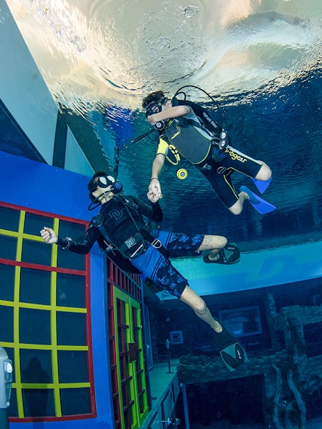 Deep Dive Dubai - Discover Scuba Diving for Beginners