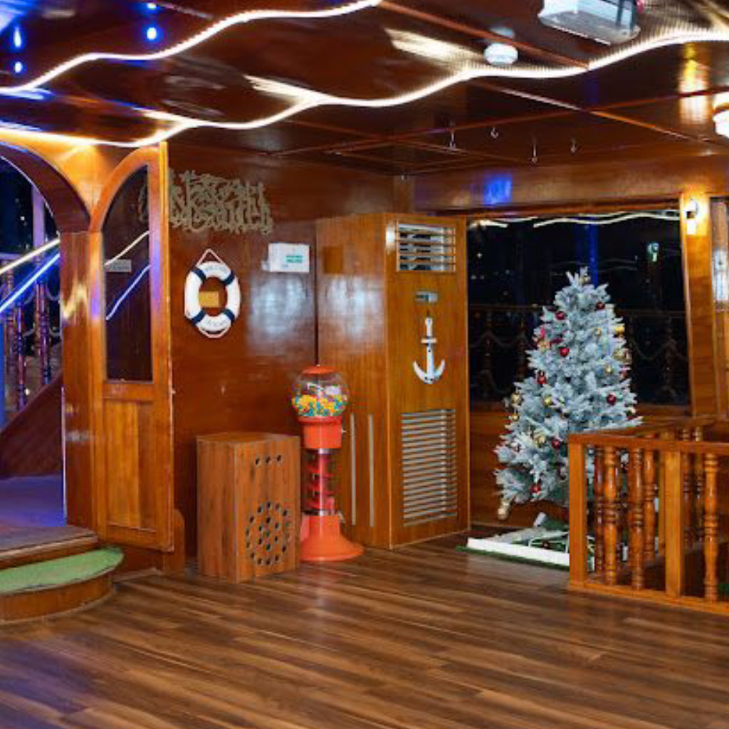 Jadeef Dhow Cruise 5 Star
