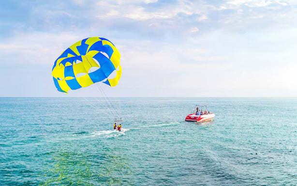 Parasailing in Dubai