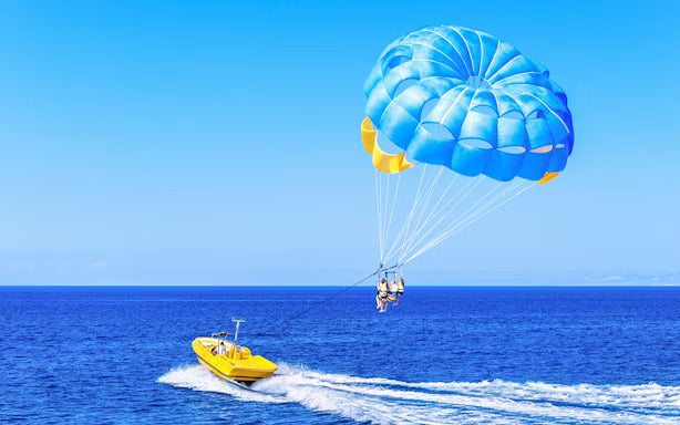 Parasailing in Dubai